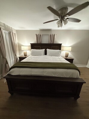 2 bedrooms, iron/ironing board, free WiFi, bed sheets - Relax at Cricket & Clover Retreat Near SU, LSU, Airport, Downtown, WiFi & AC (Baton Rouge)
