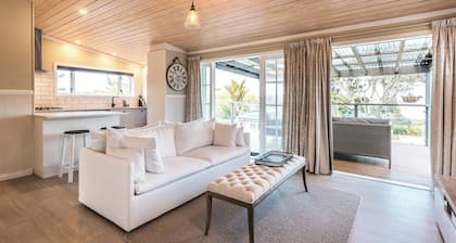 Pohutukawa Cottage - the perfect spot for a relaxing break on Waiheke Island