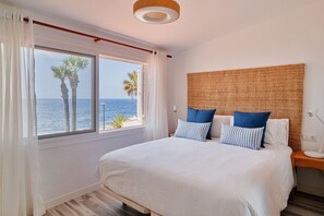 2 soveværelser, pengeskab på værelset, strygejern/strygebræt