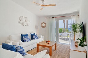 TV - Bright oceanfront bungalow with views, garden and coastal style, 91 (San Miguel de Abona)