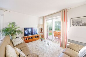 Living area - Large apartment with jacuzzi and 55m2 terrace (BAYONNE)