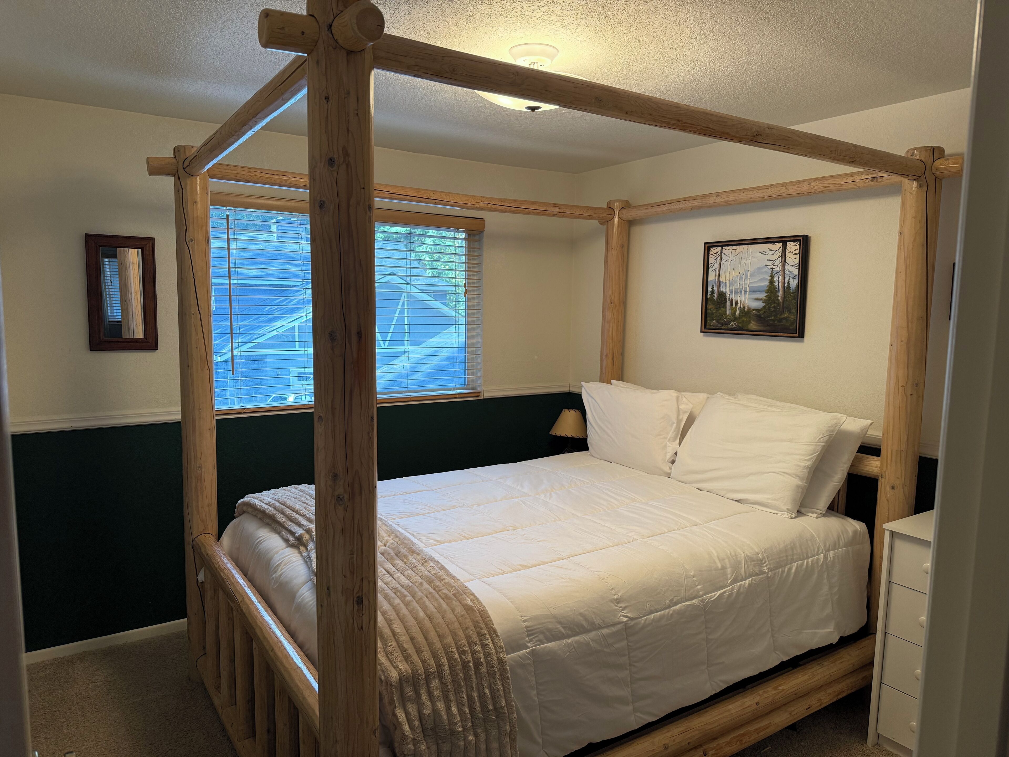 3 slaapkamers, een strijkplank/strijkijzer, reisbedje, gratis wifi