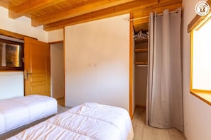 2 chambres, fer et planche Ă repasser