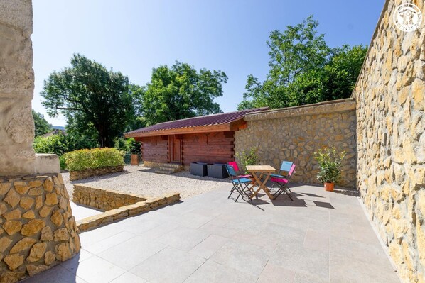 Outdoor dining - LA FERME D'YVONNE - CHANAZ (CHANAZ)