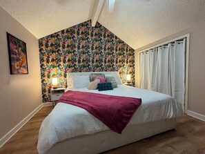 3 bedrooms, desk, iron/ironing board, free WiFi