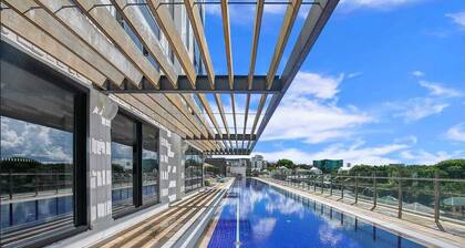 Bright Brisbane CBD resort-style escape