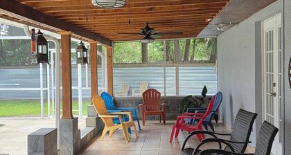Charming 3-bedroom house with WiFi, AC in Winter Park