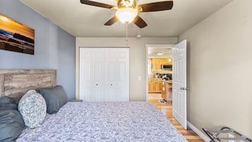 1 bedroom, desk, free WiFi, bed sheets