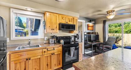 Remodeled Albany 1BDRM, modern, pet friendly fenced yard, work station, laundry!