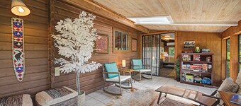 Lorel’s-Lake Area; Fenced for PETS; Mins to Downtown Rogers-Marina-Bike Trails