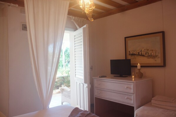 Luxury Double Room, Patio, Garden View