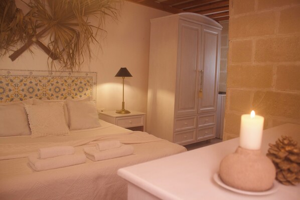 Luksus-dobbeltrom, terrasse, hageutsikt