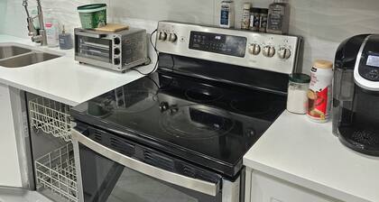Luxury basement, 3 bedrooms 2 bathrooms 4 beds sleep 8. Close to Falls