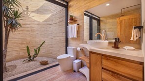 Sèche-cheveux, serviettes fournies, savon, shampoing