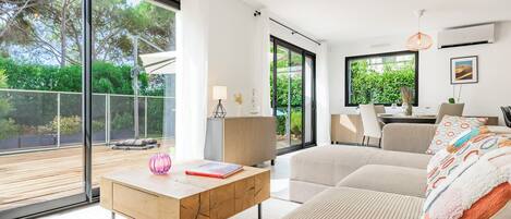 Smart-tv, böcker, datorskärmar och printers