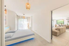 3 camere, una scrivania, ferro/asse da stiro, culla da viaggio