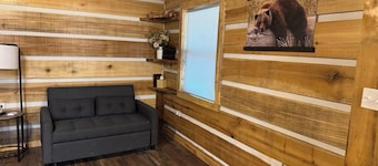 “The Bear Cave” WhittleSticks Cabin in Lancing TN