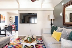 Smart TV, fireplace
