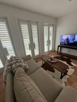 Smart TV - Private Encinitas Casita & Patio (Encinitas)