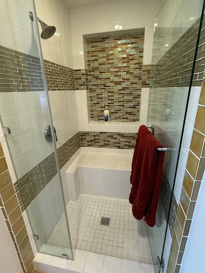Shower, hair dryer, towels - Private Encinitas Casita & Patio (Encinitas)