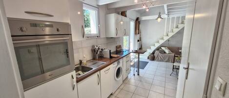 雪櫃、洗碗機、多士爐、廚房用具/餐具/器皿