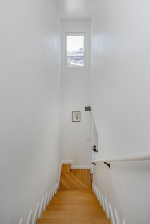 Interior - 2BD/2BA Apartment near DT Alhambra (Alhambra)