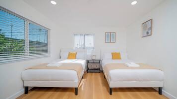 2 habitaciones, tabla de planchar con plancha, wifi y ropa de cama