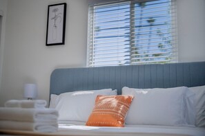 2 bedrooms, iron/ironing board, WiFi, bed sheets - 2BD/2BA Apartment near DT Alhambra (Alhambra)