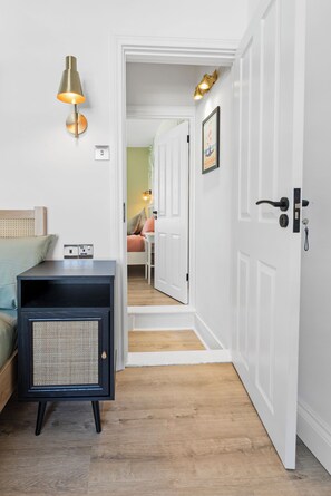 3 chambres, fer et planche à repasser, Wi-Fi, draps fournis