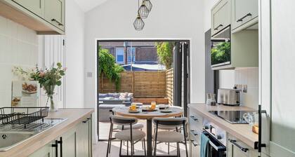 Cosy & Bright Home with Backyard in Southsea Portsmouth