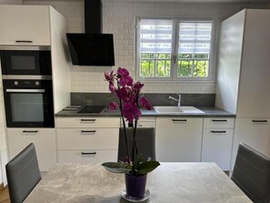 Microwave, dishwasher