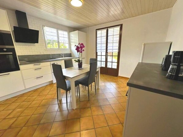 Microwave, dishwasher