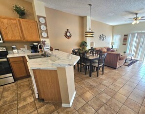 Interior - RESORT STYLE Vacation, close to Disney, WiFi, Parking (Kissimmee)