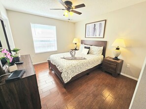 3 slaapkamers, een strijkplank/strijkijzer, reisbedje, gratis wifi