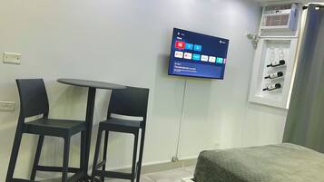 1 bedroom, free WiFi, bed sheets