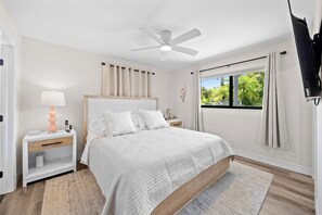 4 bedrooms, desk, iron/ironing board, travel cot