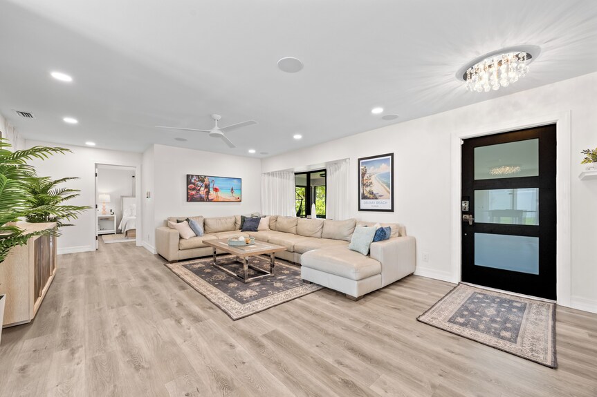 Luxe Coastal Retreat - 4br W/ Pool, Hot Tub, Arcade & Work Space - 3 Mi To Beach - Boca Raton, FL