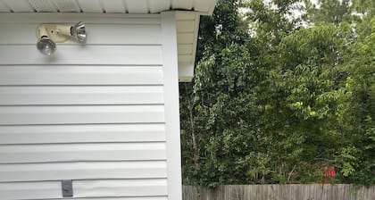 The Lewis House, Charming 3-bedroom house with WiFi and AC in lovely Leland.