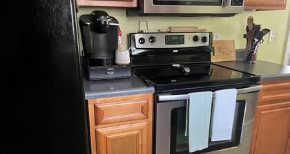 The Lewis House, Charming 3-bedroom house with WiFi and AC in lovely Leland.