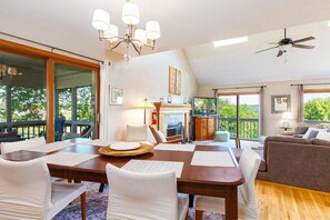 Interior - Cozy Winter ❄️ Vibes | Hot Tub*Fire Pit*Game Room*Coffee Bar*Stunning Sunsets! (Galena)