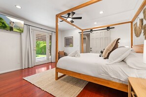 3 bedrooms, desk, iron/ironing board, travel crib