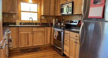 Lakefront 3 bed room property in Freedom, NH