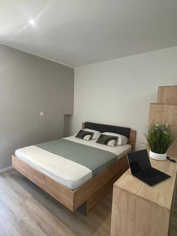 1 bedroom, WiFi, bed sheets