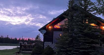Mountain-Modern Fifth Wheel Near Yellowstone