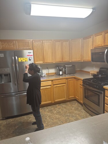 Angkla suits 4-bedroom house located in E.G with WiFi, washer, dryer and garage