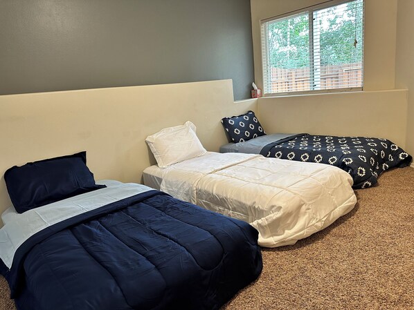 3 makuuhuonetta, silitysrauta/-lauta, Wi-Fi, vuodevaatteet