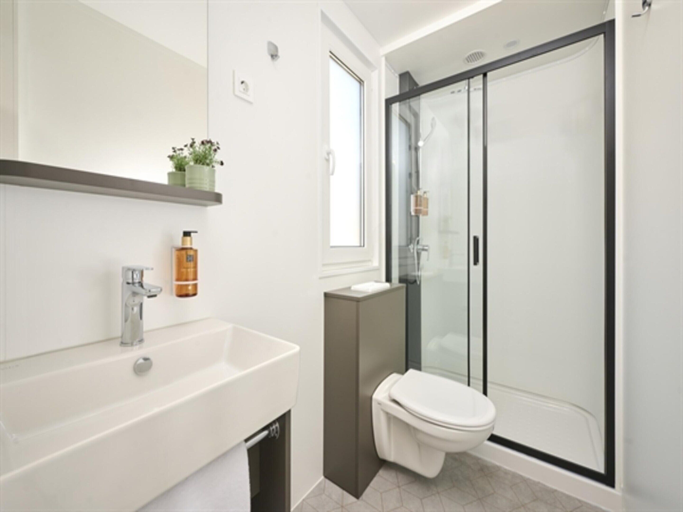 Mobile Home | Bathroom