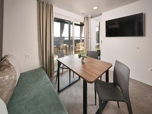 Mobile Home | Living room