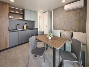 Mobile Home | Private kitchen | Dishwasher
