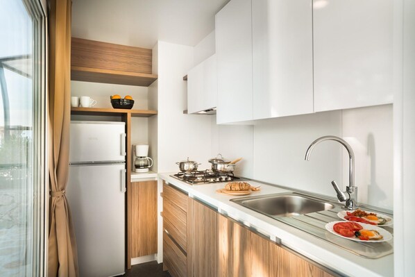 Mobile Home | Private kitchen | Dishwasher